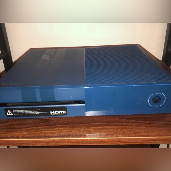 selling xbox one come with controller and other stuff